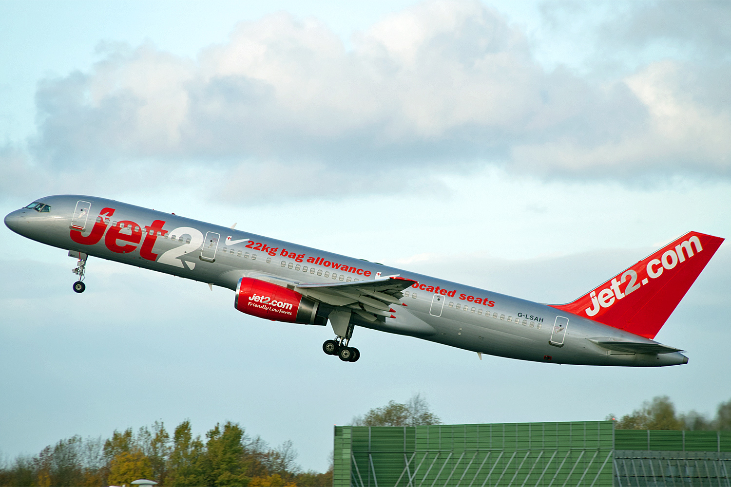 G-LSAH B757-21B Jet 2